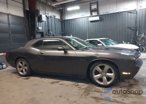 2013 Dodge Challenger Sxt z USA, uszkodzony, nr VIN 2C3CDYAG5DH593050
